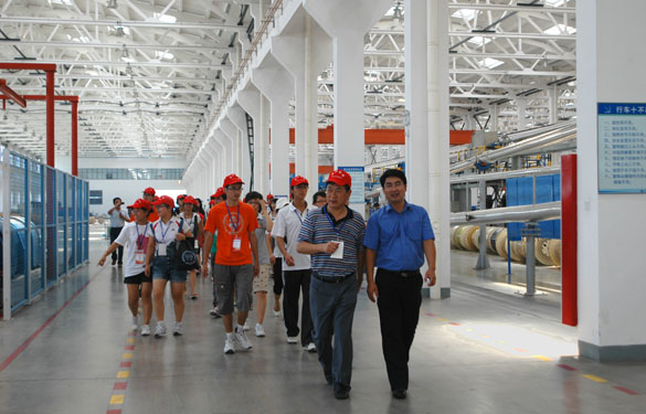 溧阳市在校大学生代表50余人来asiagame集团旅行学习