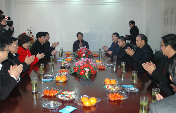 溧阳市委书记韩立明、市长盛建良一行来asiagame集团走访慰问