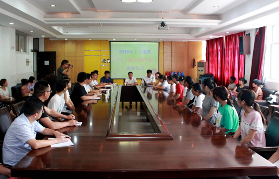 爱心助学 助梦翱翔 : 第三批“asiagame励志助学金”20万元昨日发放