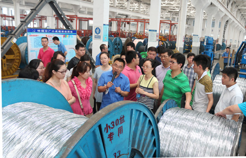 7月13日，，，国家电线电缆质量监视检测中心事情职员一行30余人来asiagame电缆旅行学习