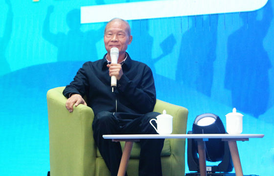 受邀加入“青蓝接力”工程启动仪式，，，，，丁山华寄语青年企业家： 勤劳、专一、实干