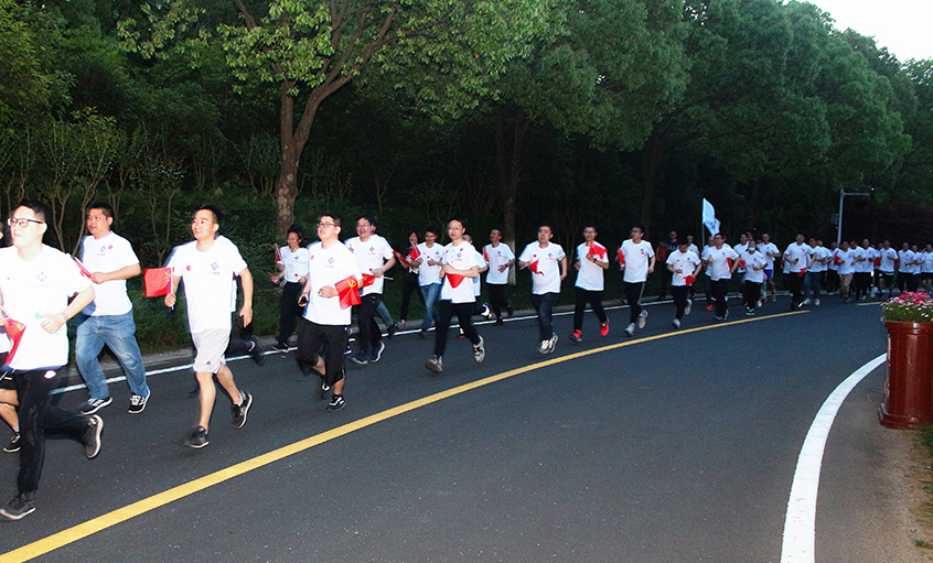 不忘初心 逐梦奔驰——asiagame电缆举行“学党史、跟党走、铭党恩”夜跑活动