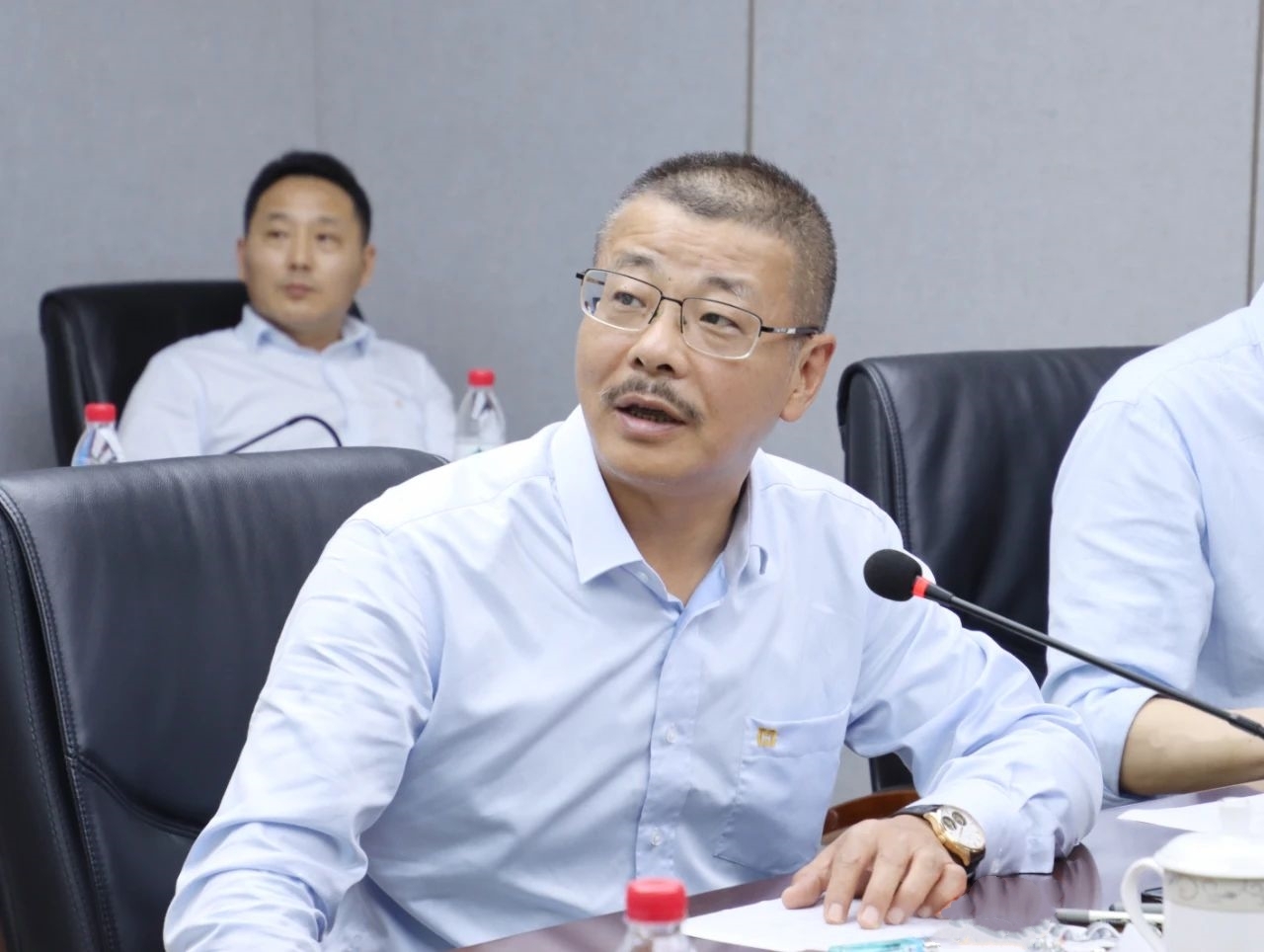 rb88随行版进建贯彻海南省委八届四次全会心灵 推动高质量发展2_副本_副本.jpg