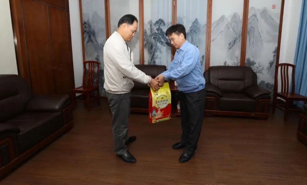 海南省总工会到rb88随行版发展新春慰问2.jpg