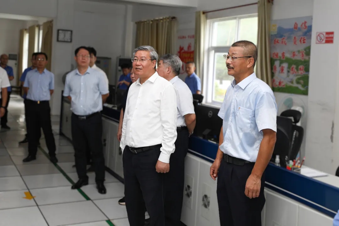 海南省政协主席李荣灿到rb88随行版调研3_副本.jpg